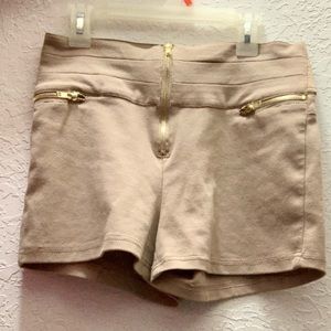 Elastic Waist Band C’est Toi Zipper, Beige Shorts